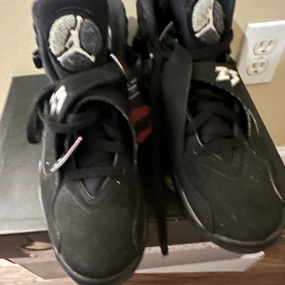 Chrome 8 Jordan’s Size 8 gently used - Picture 5 of 5